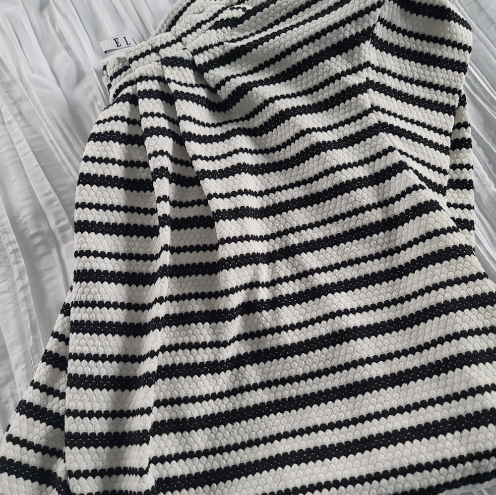 Black & White cap sleeveless top